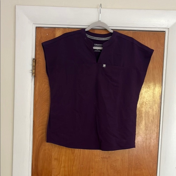 Fabletics Scrub Set - Picture 1 of 2